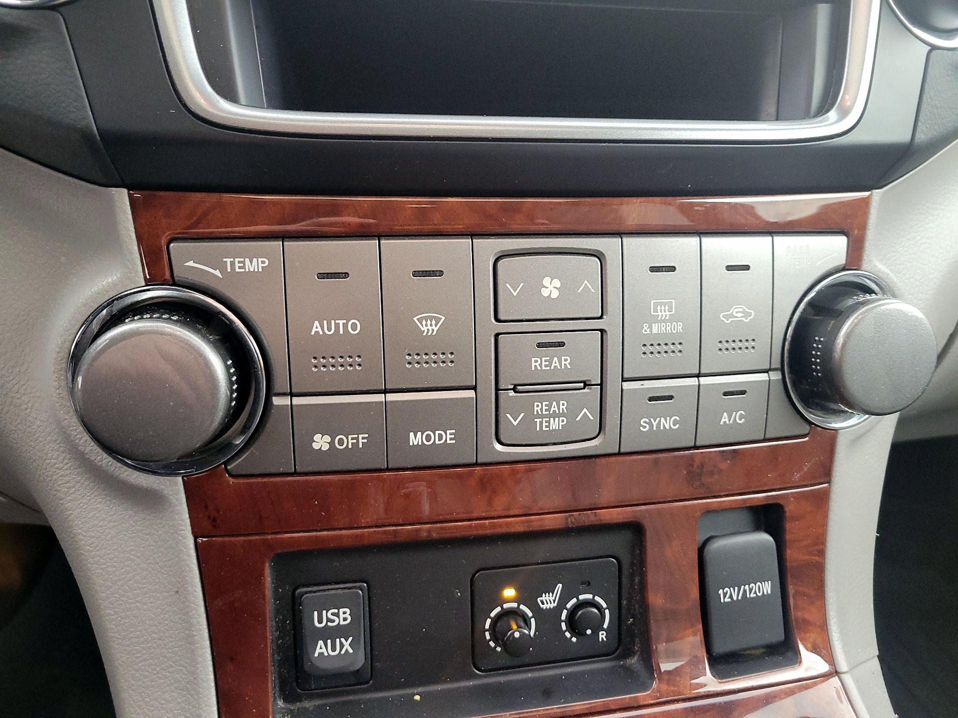 Thumbnail: 2013 Toyota Highlander - 16