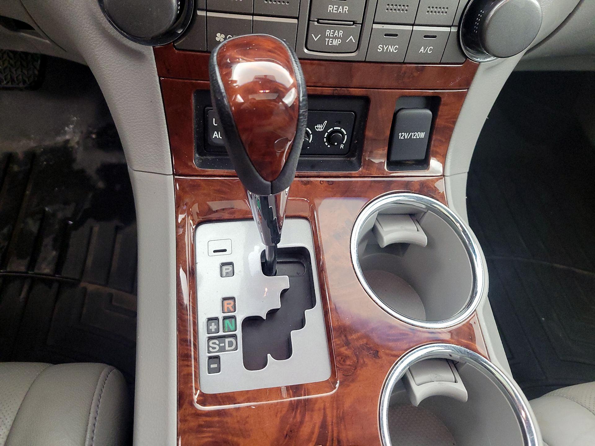 Thumbnail: 2013 Toyota Highlander - 17