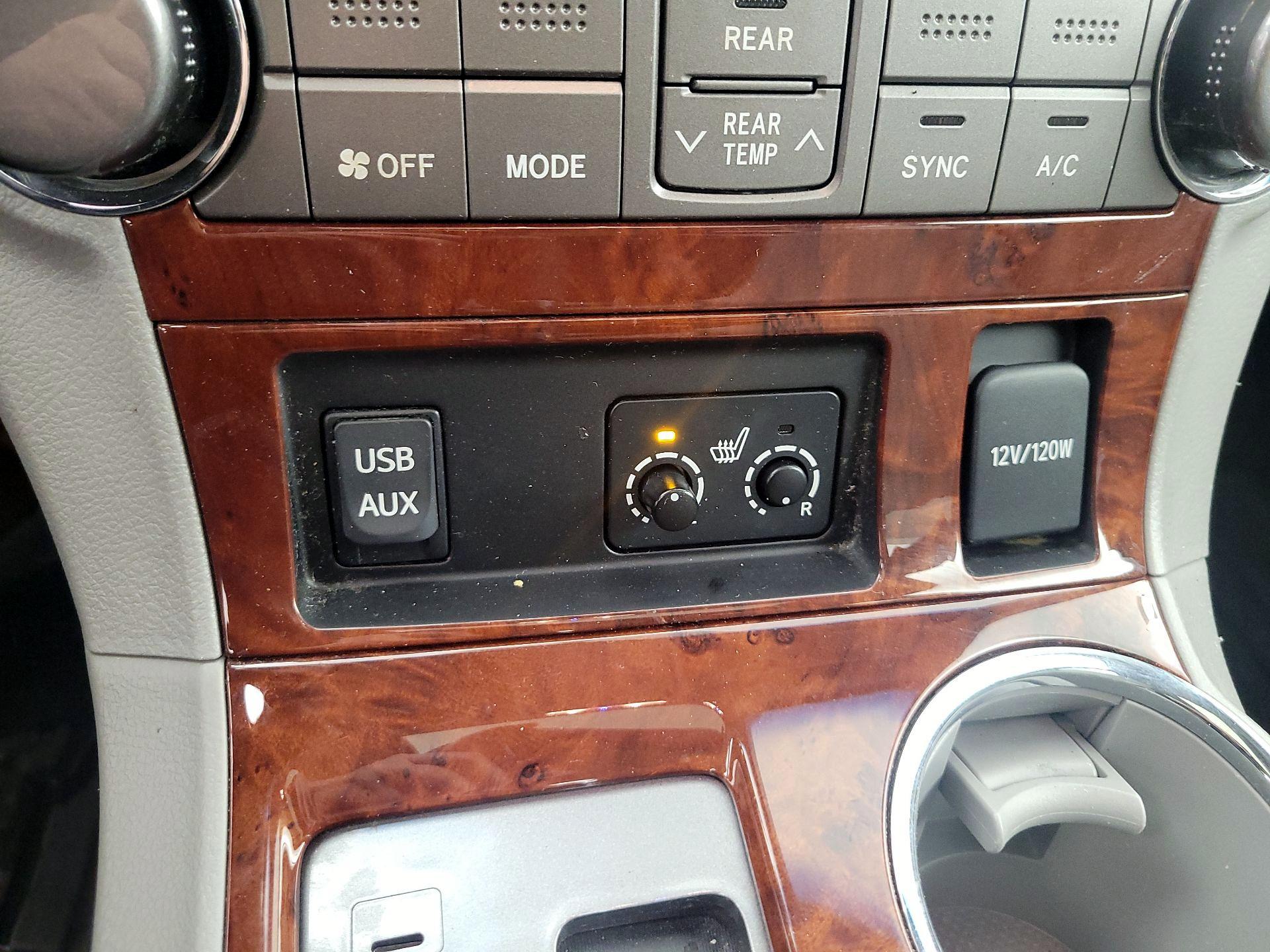 Thumbnail: 2013 Toyota Highlander - 18