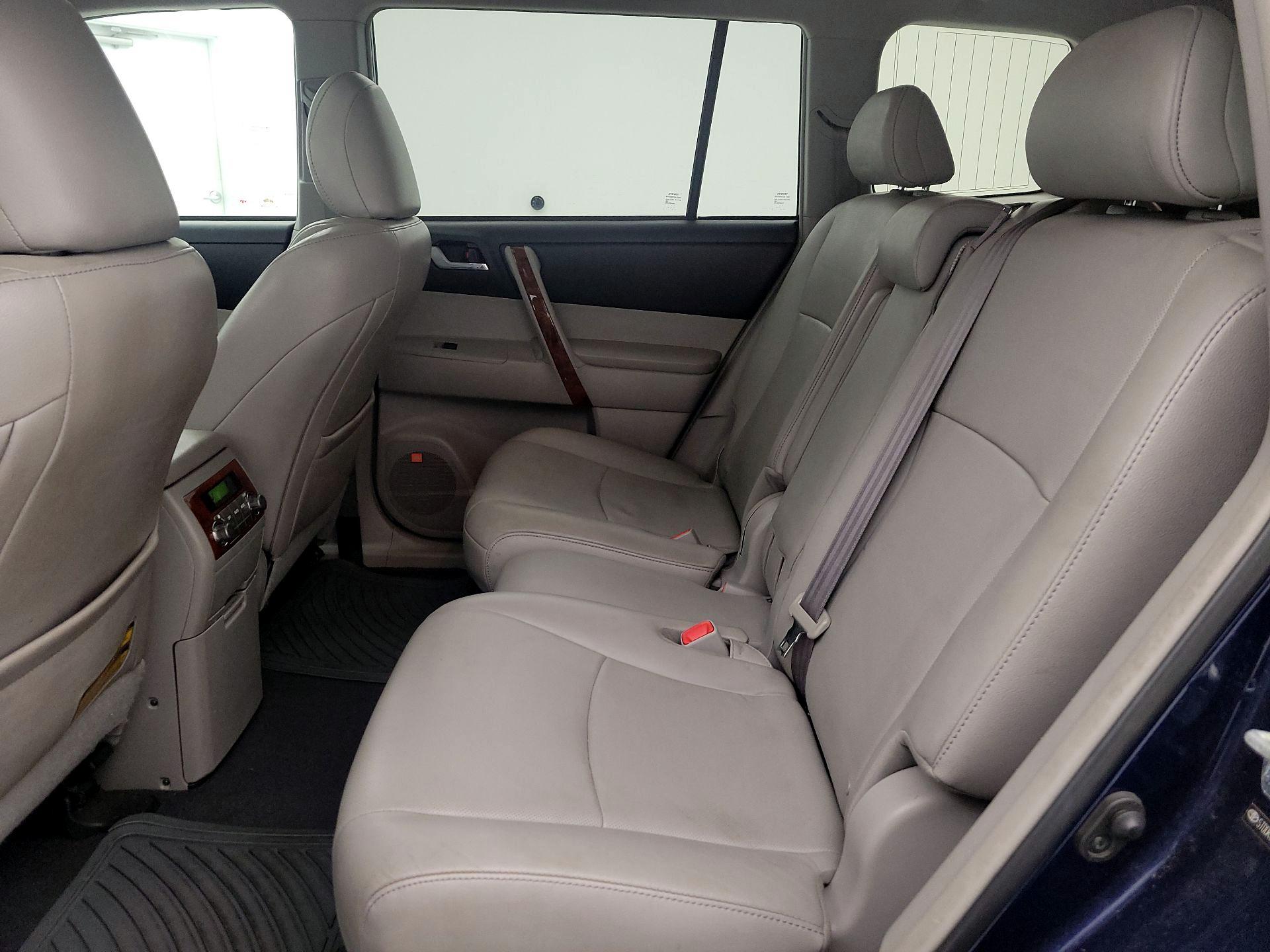 Thumbnail: 2013 Toyota Highlander - 20