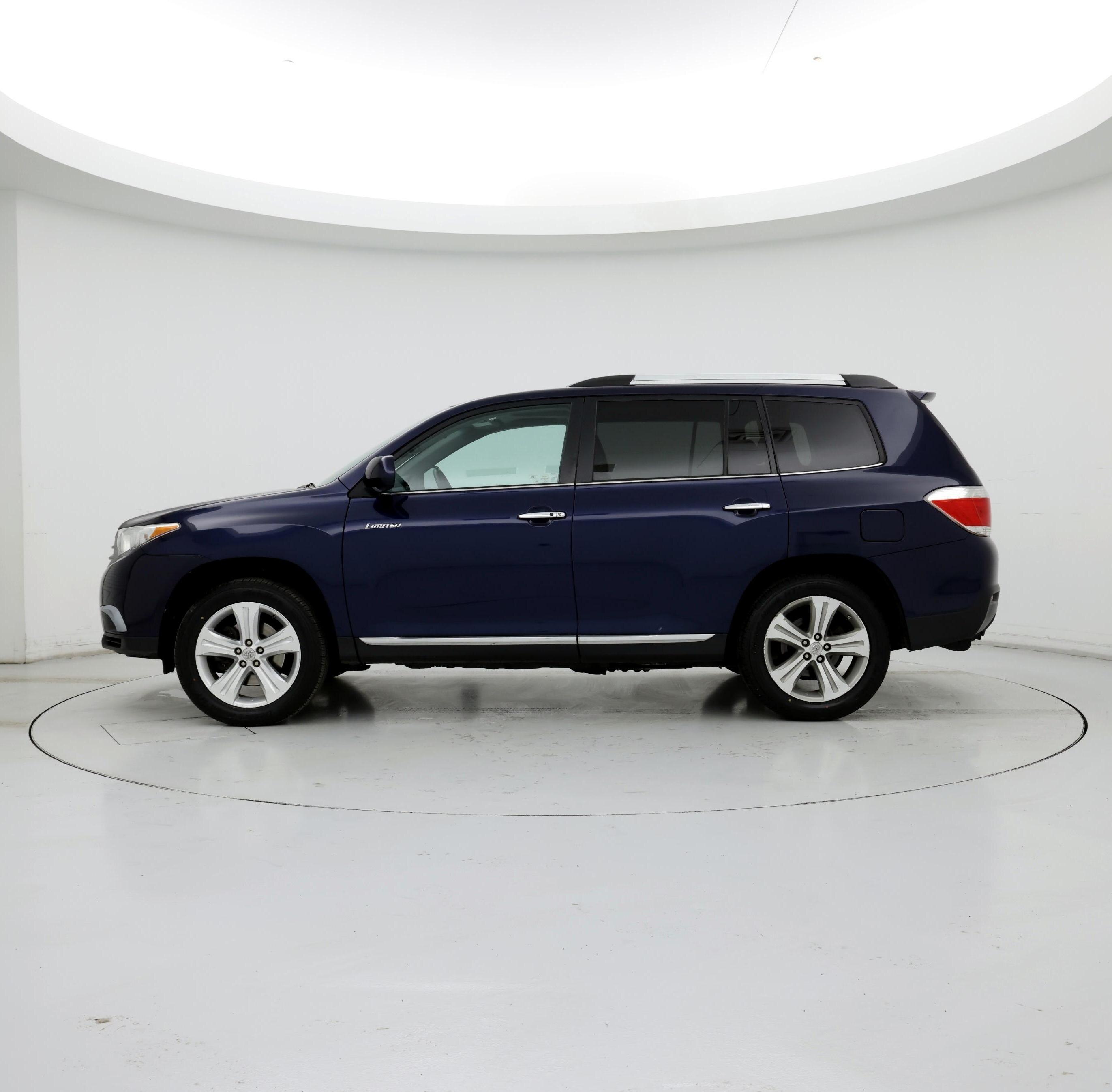 Thumbnail: 2013 Toyota Highlander - 3