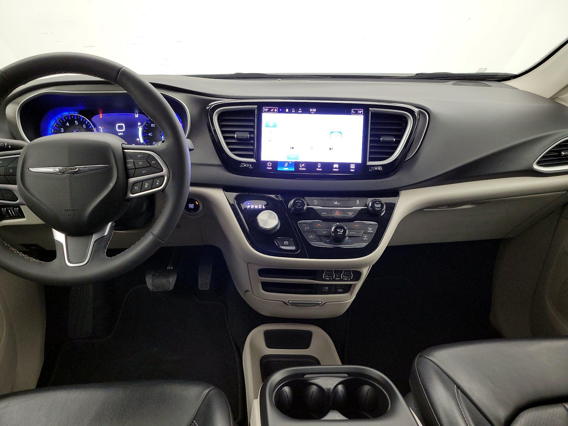 Thumbnail: 2022 Chrysler Pacifica - 9