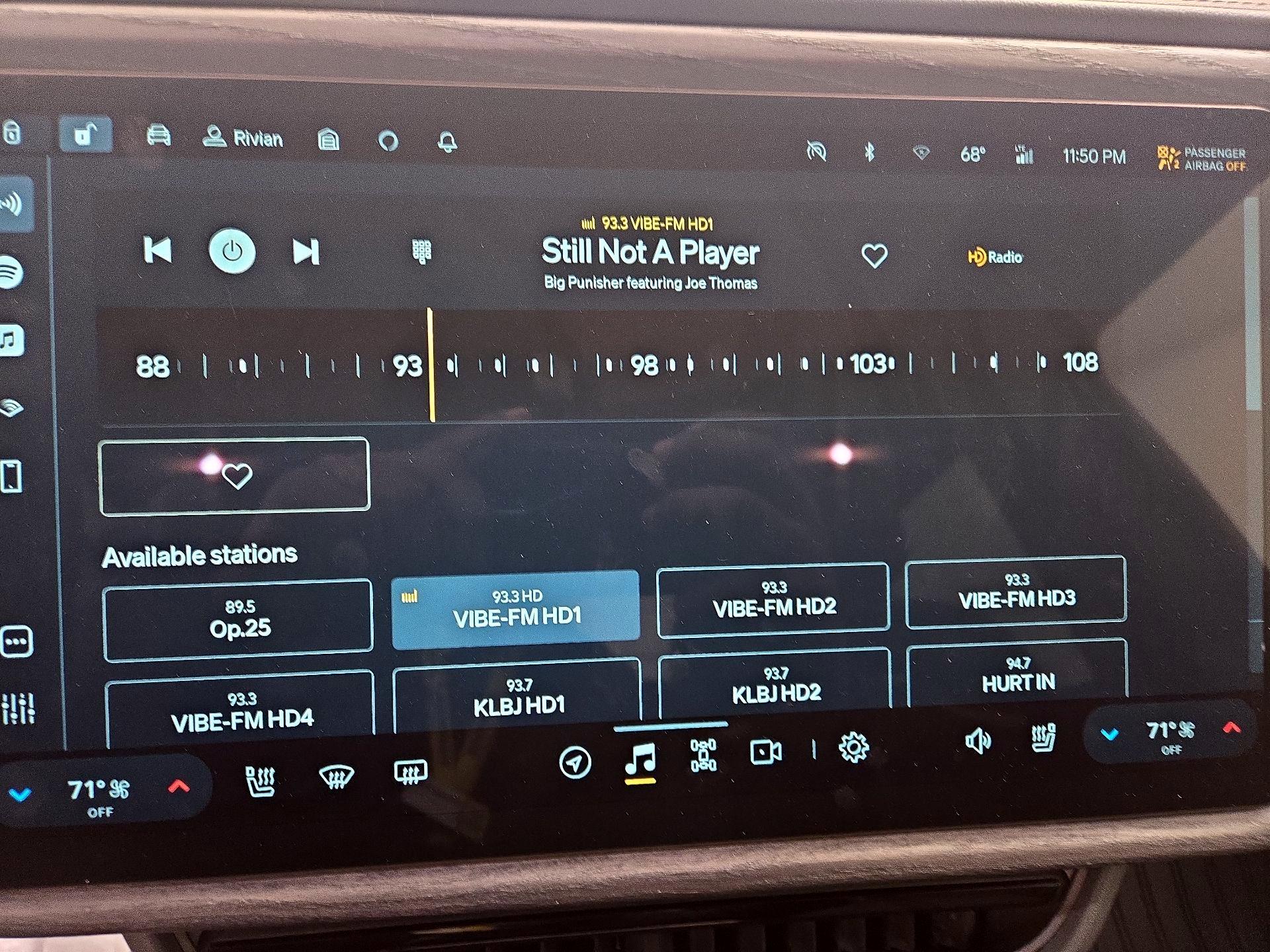 Thumbnail: 2022 Rivian R1T - 16