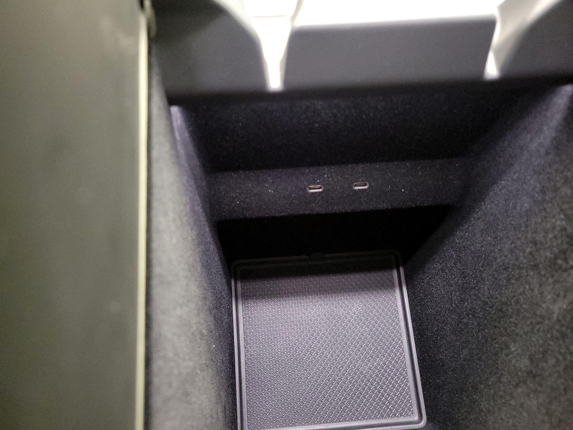 Thumbnail: 2023 Rivian R1T - 17