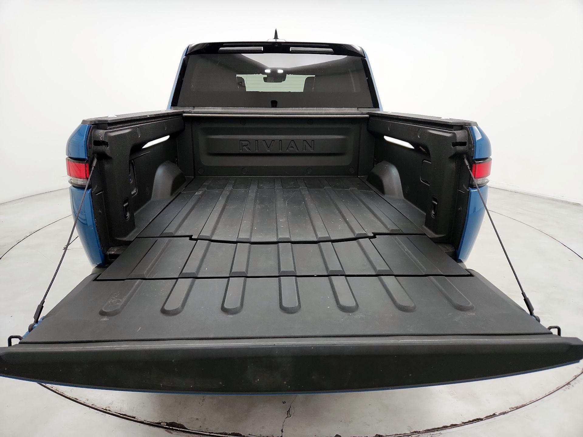 Thumbnail: 2022 Rivian R1T - 18