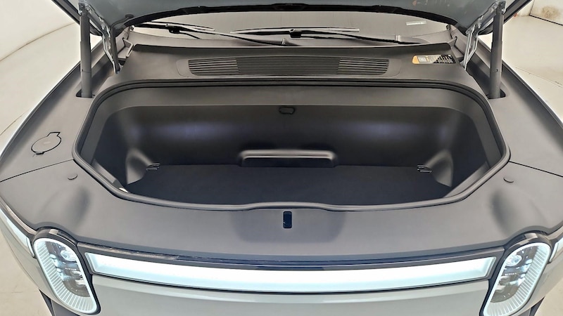 2024 Rivian R1T Adventure 23