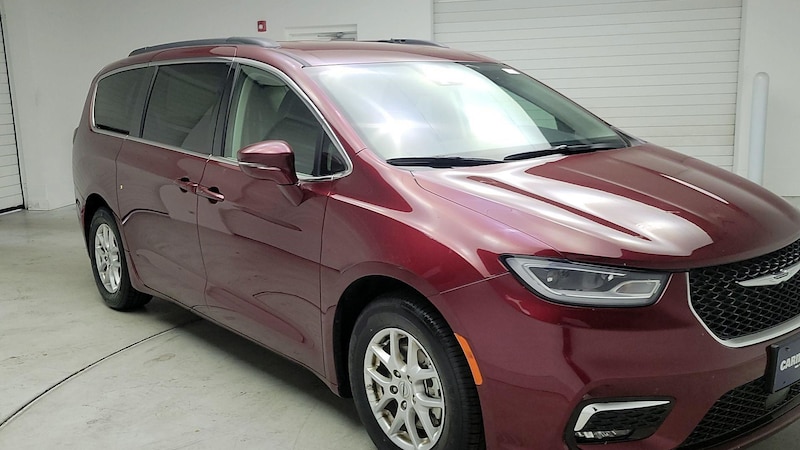 2022 Chrysler Pacifica Touring L Hero Image