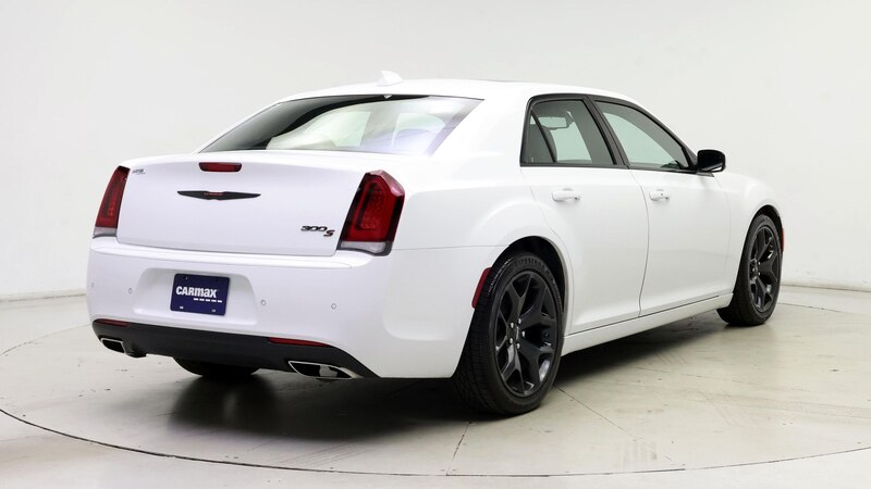 2022 Chrysler 300 S 8