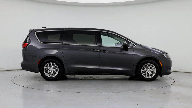 2023 Chrysler Voyager LX 7