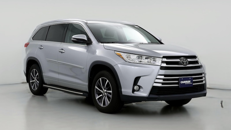 2017 Toyota Highlander XLE Hero Image