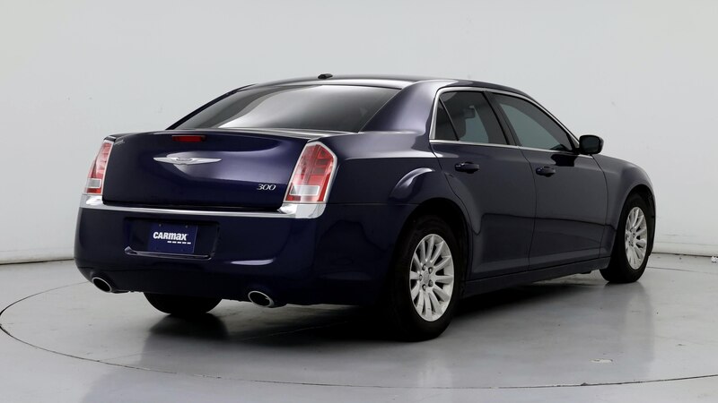 2014 Chrysler 300  8