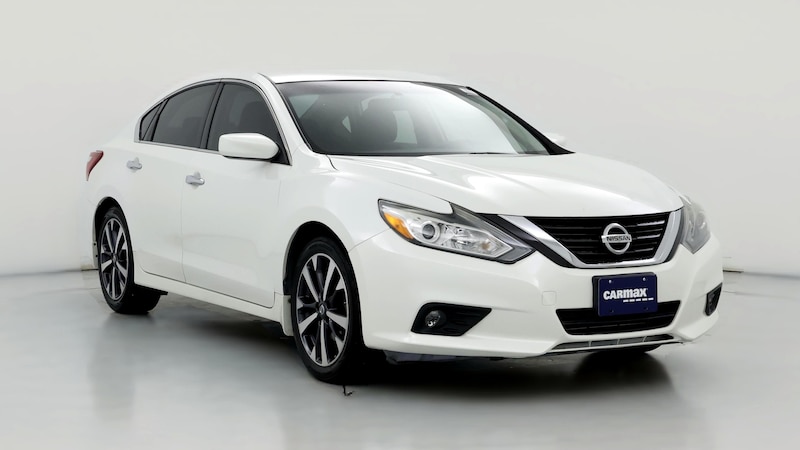 2017 Nissan Altima SR Hero Image