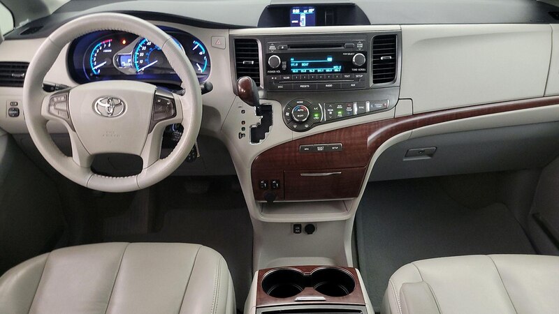 2013 Toyota Sienna XLE 9