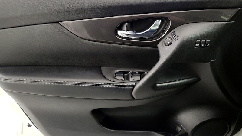 2019 Nissan Rogue SV 12