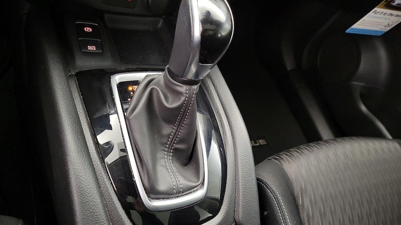 2019 Nissan Rogue SV 17