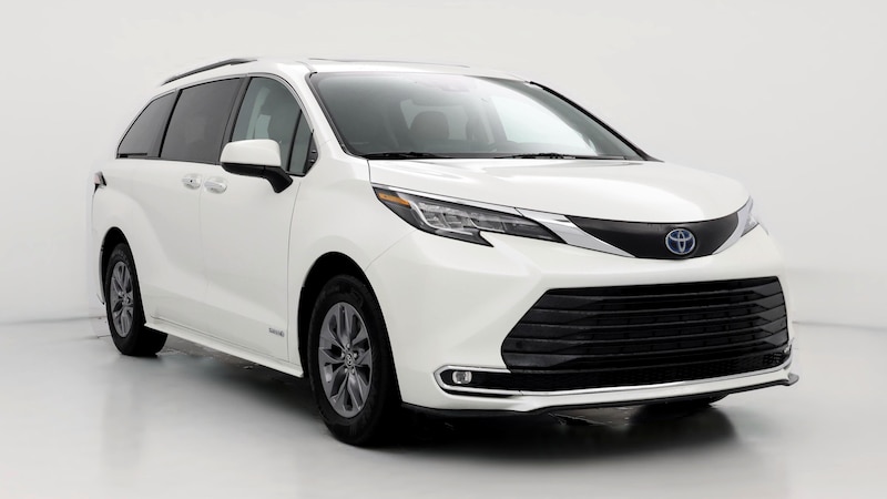 2021 Toyota Sienna XLE Hero Image