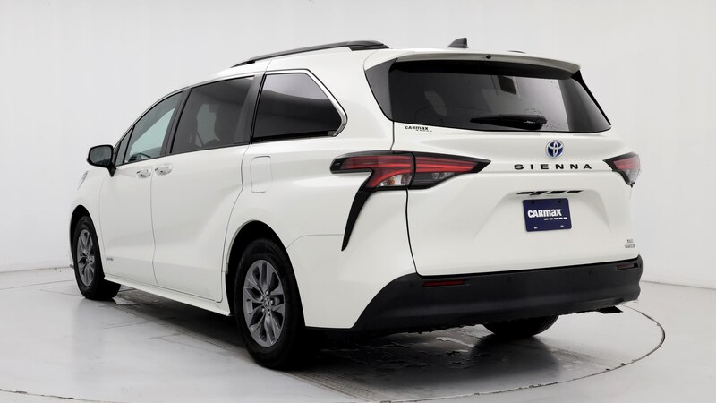 2021 Toyota Sienna XLE 2