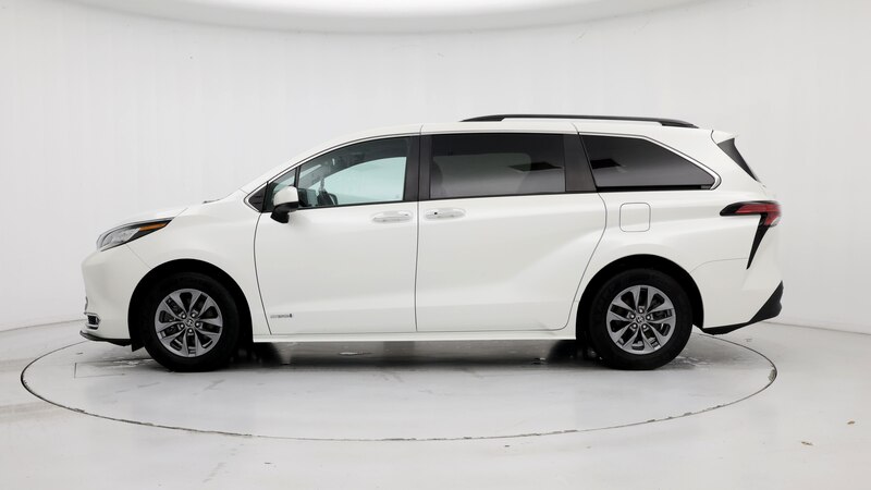 2021 Toyota Sienna XLE 3