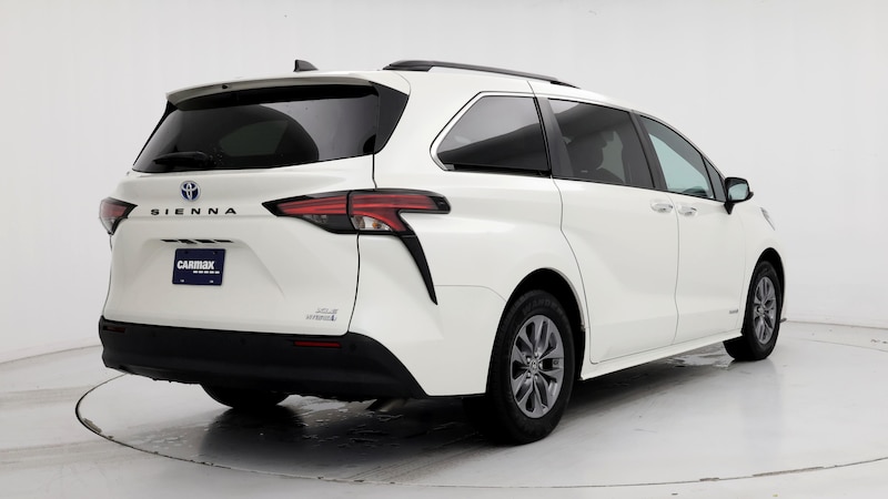 2021 Toyota Sienna XLE 8