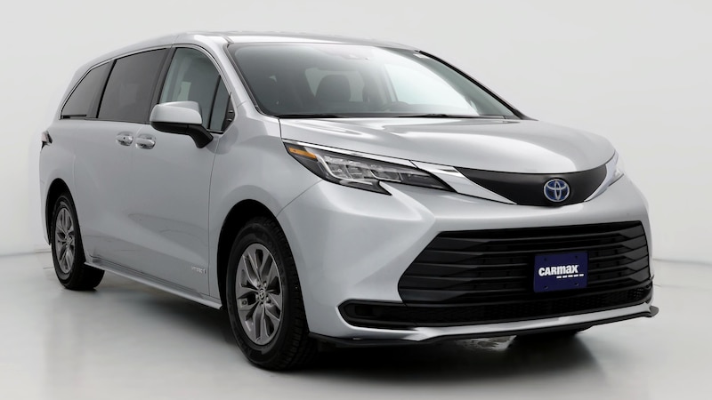 2021 Toyota Sienna LE Hero Image