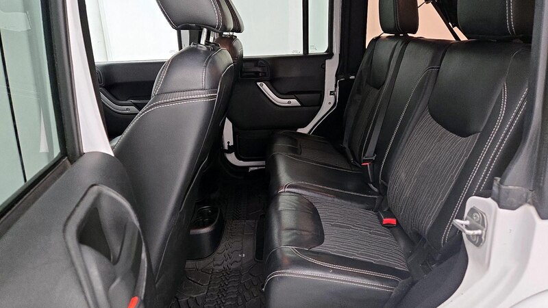 2014 Jeep Wrangler Unlimited Sport 17