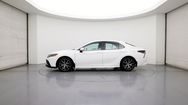 2022 Toyota Camry SE 3