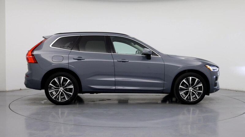 2022 Volvo XC60 B5 Momentum 7