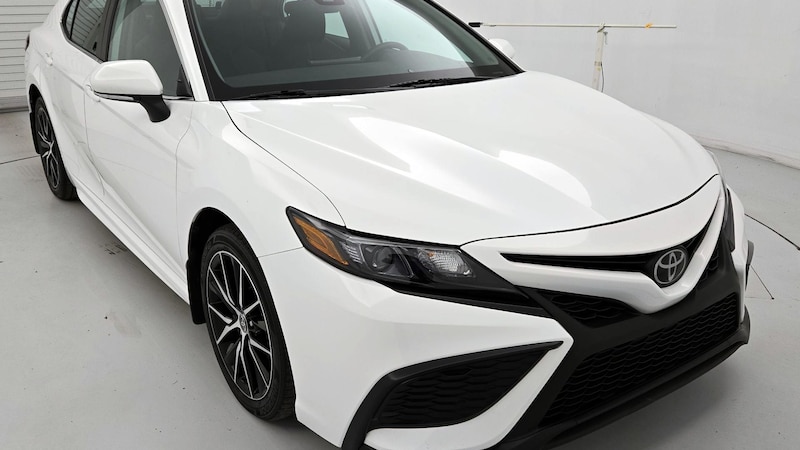 2024 Toyota Camry SE Hero Image