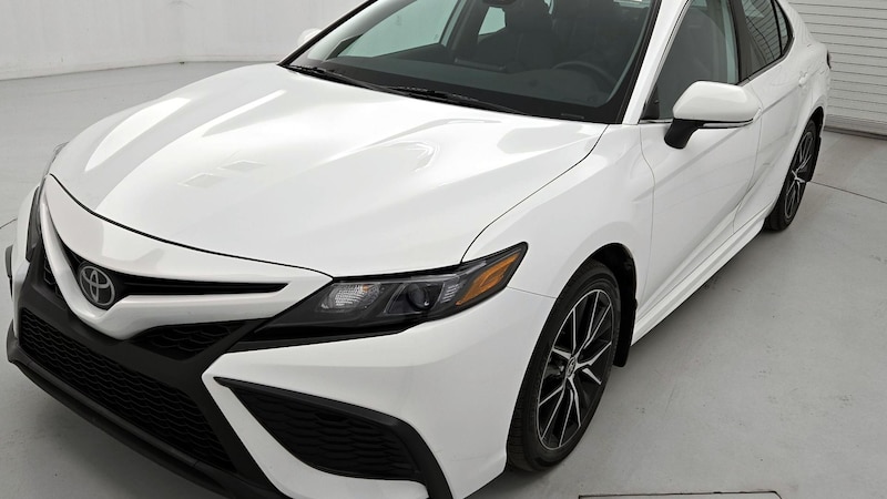 2024 Toyota Camry SE 3