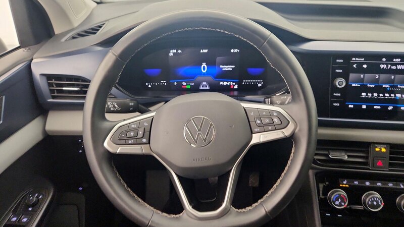 2023 Volkswagen Taos SE 10