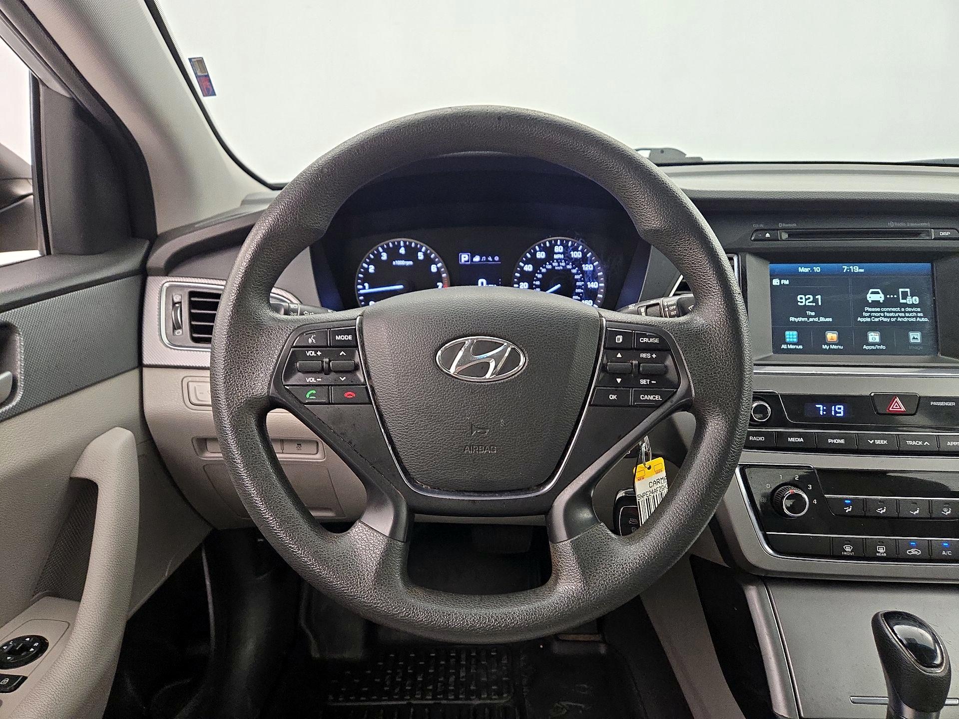 Thumbnail: 2016 Hyundai Sonata - 10