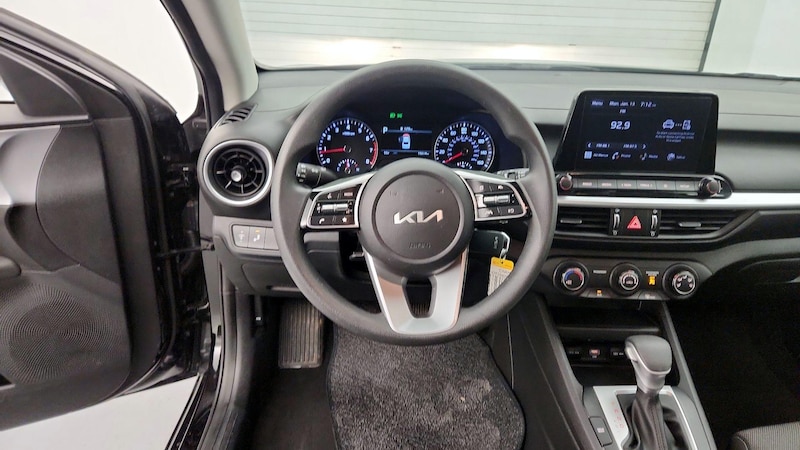 2023 Kia Forte LXS 10