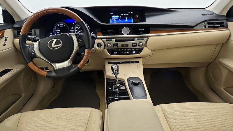 2015 Lexus ES Hybrid 300h 9