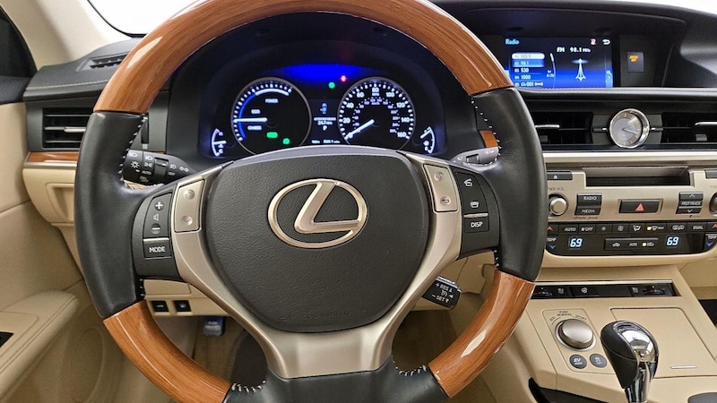 2015 Lexus ES Hybrid 300h 10