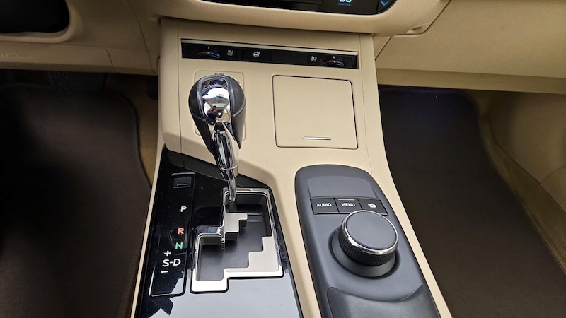 2015 Lexus ES Hybrid 300h 17