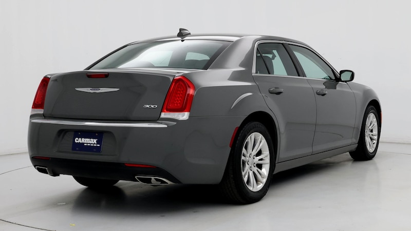 2019 Chrysler 300 Touring 8