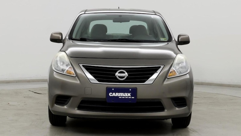 2013 Nissan Versa SV 5