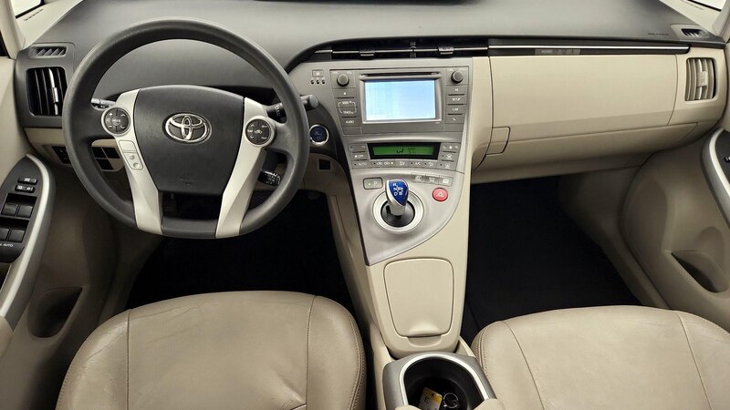 2013 Toyota Prius Two 9