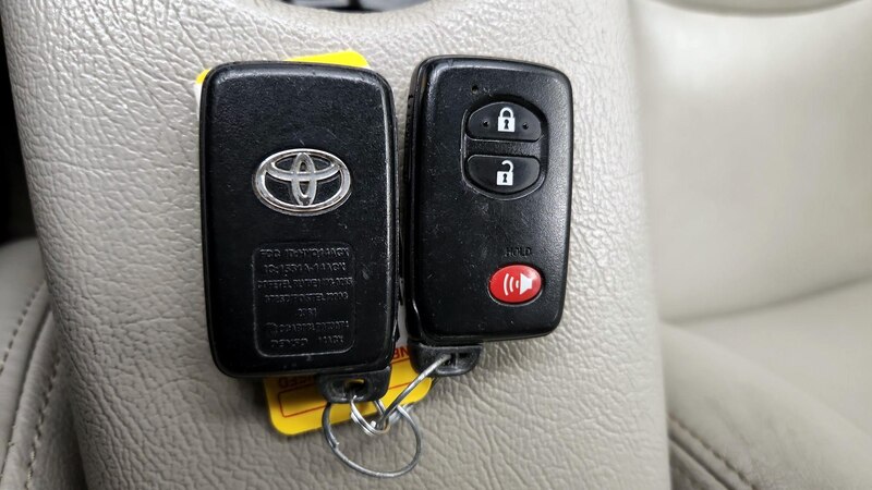 2013 Toyota Prius Two 21