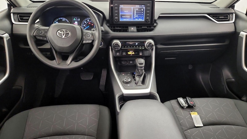 2019 Toyota RAV4 XLE 9