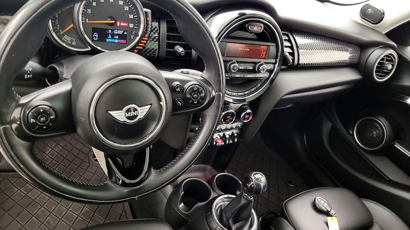 2015 MINI Cooper Hardtop S 9