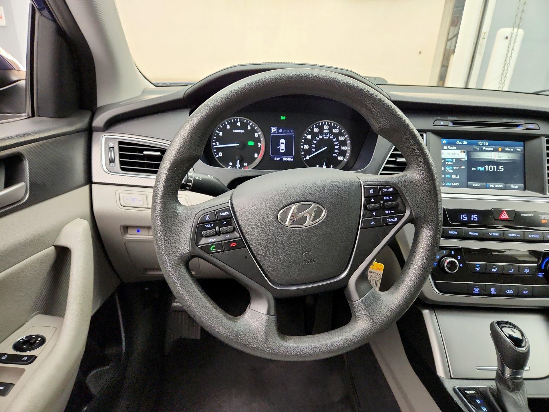 Thumbnail: 2016 Hyundai Sonata - 10