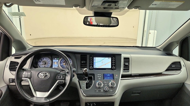 2019 Toyota Sienna XLE Premium 9