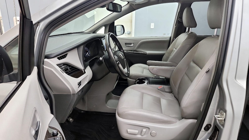 2019 Toyota Sienna XLE Premium 11