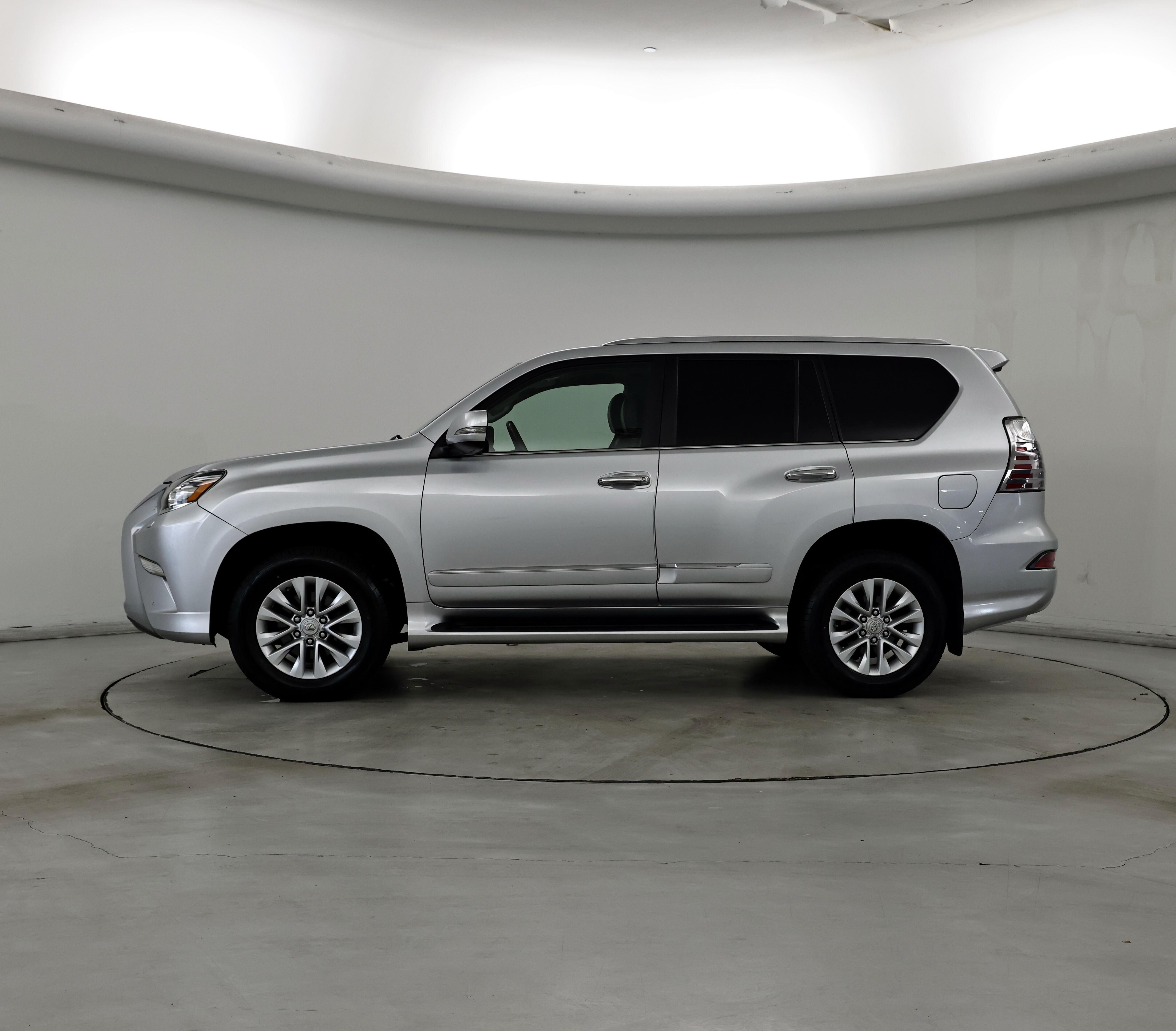 Thumbnail: 2015 Lexus GX - 3