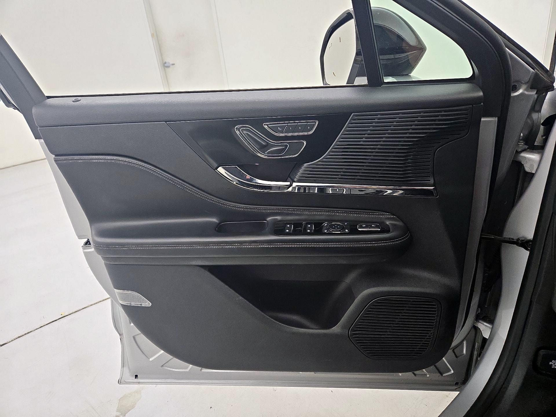 Thumbnail: 2020 Lincoln Corsair - 12