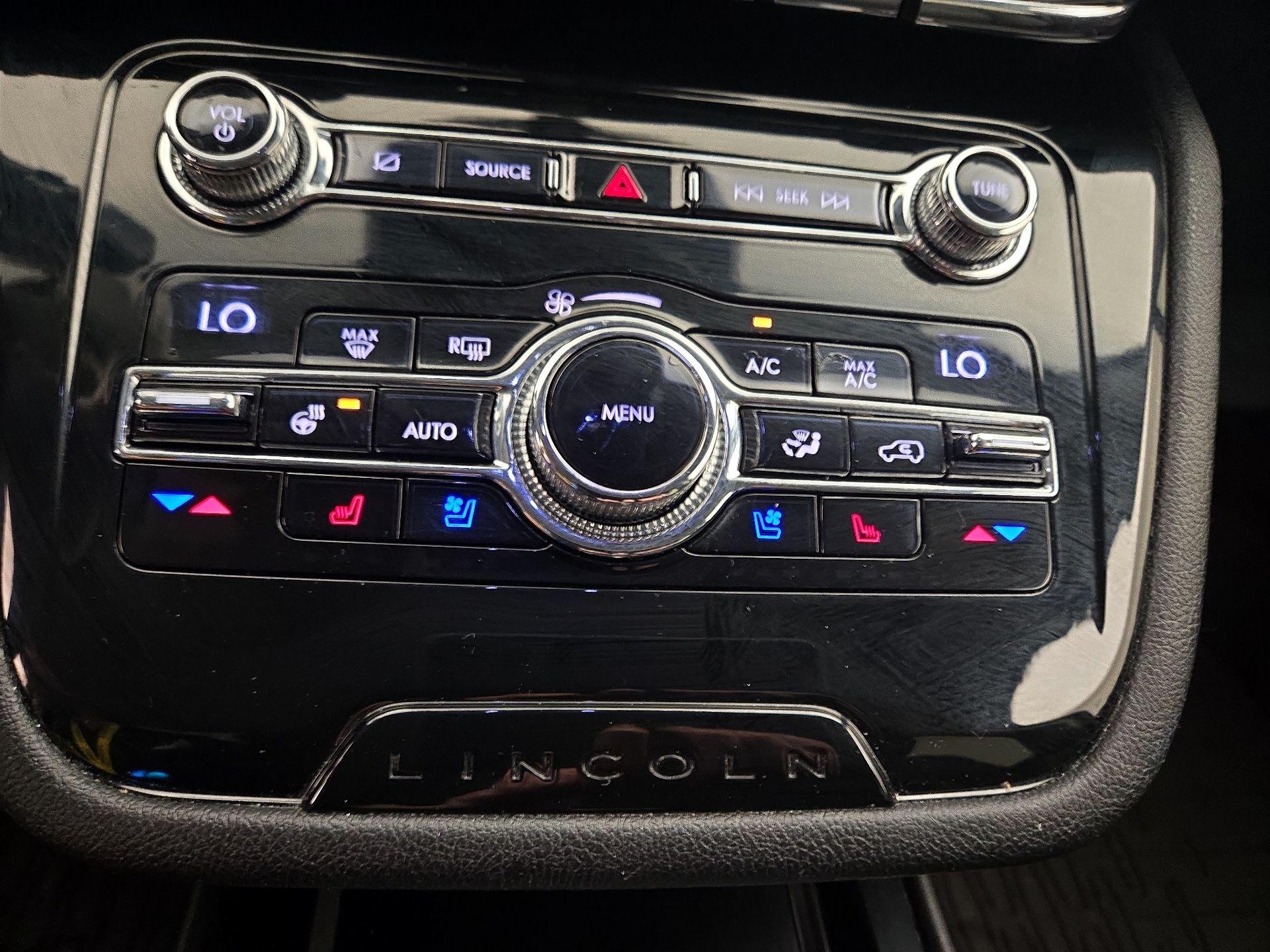 Thumbnail: 2020 Lincoln Corsair - 17