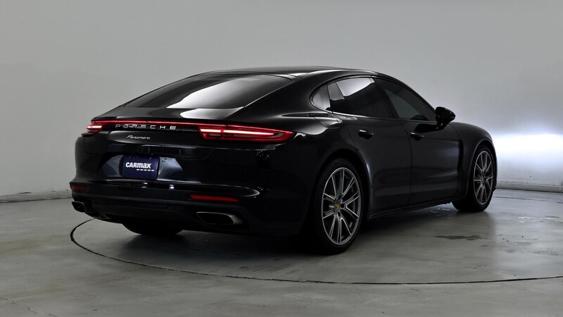 2018 Porsche Panamera  8