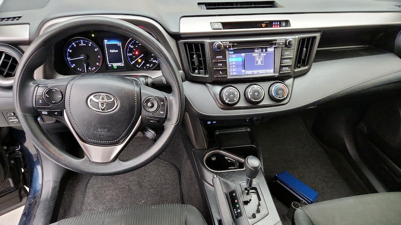 2018 Toyota RAV4 LE 9