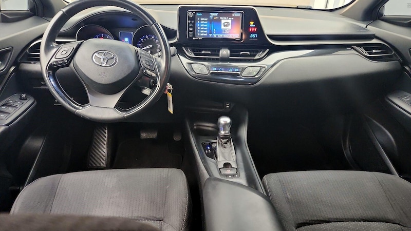 2018 Toyota C-HR XLE 9